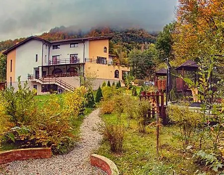 Πανσιόν Casa Lacului *